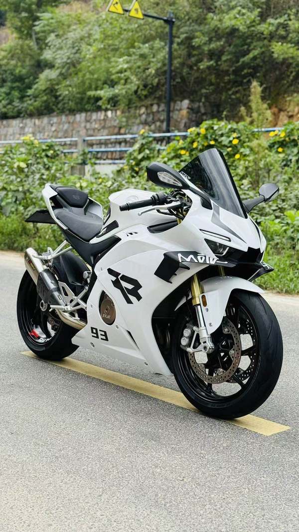 张雪机车 500RR