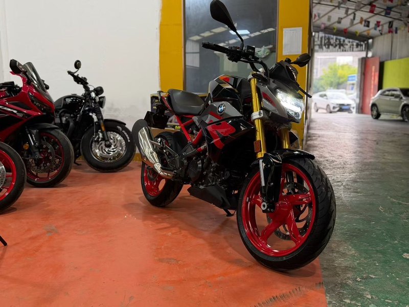 宝马 G 310 R