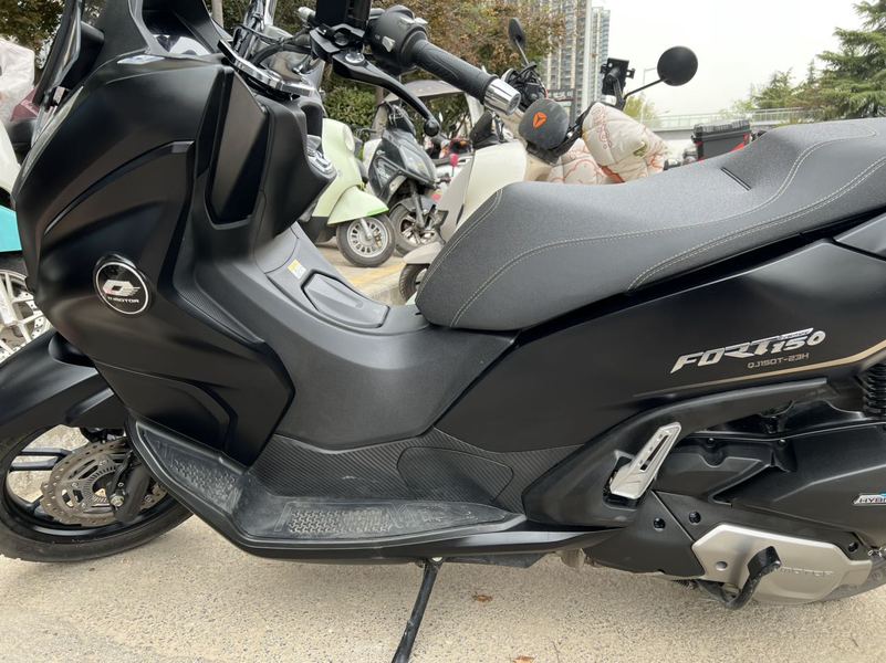 QJMOTOR 鸿150 City