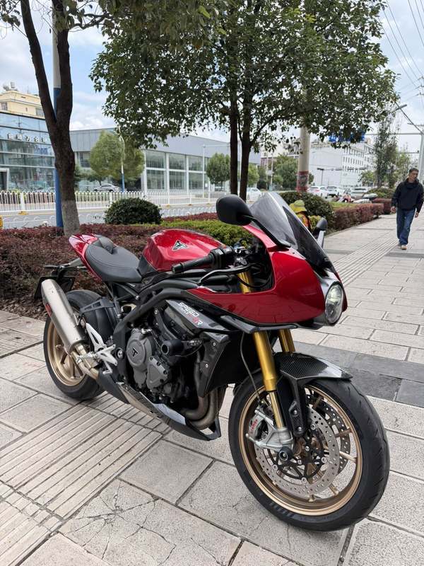 凯旋 Speed Triple 1200 RR