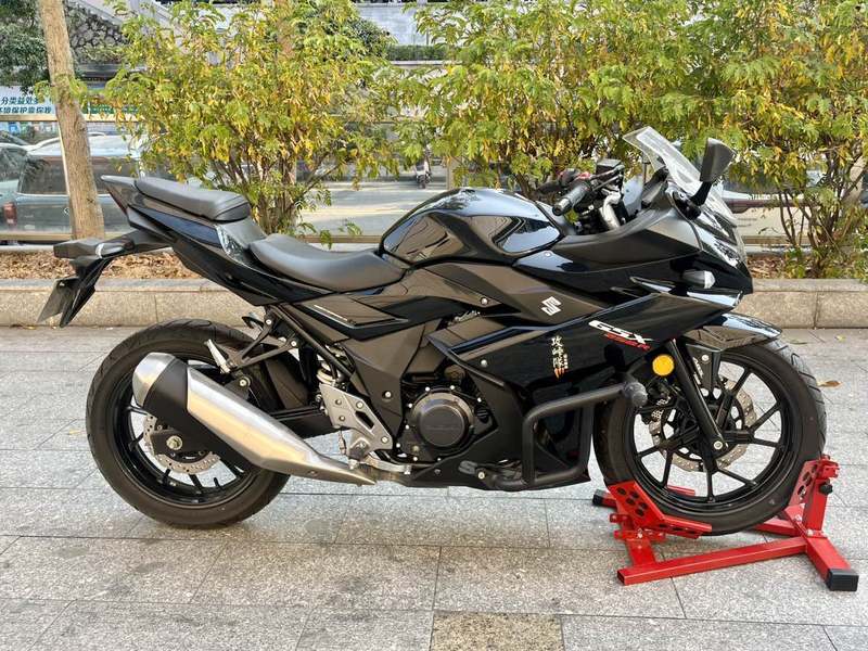 豪爵铃木 GSX250R