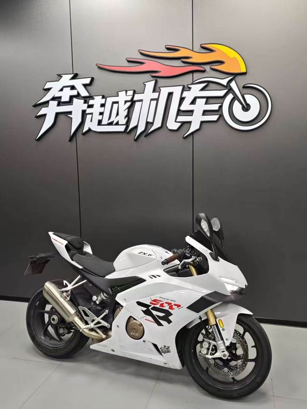 张雪机车 500RR