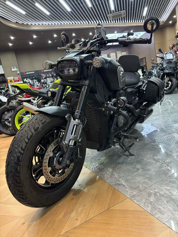 QJMOTOR 闪600