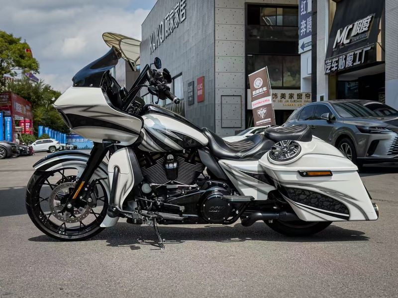 哈雷戴维森 公路滑翔 Road Glide