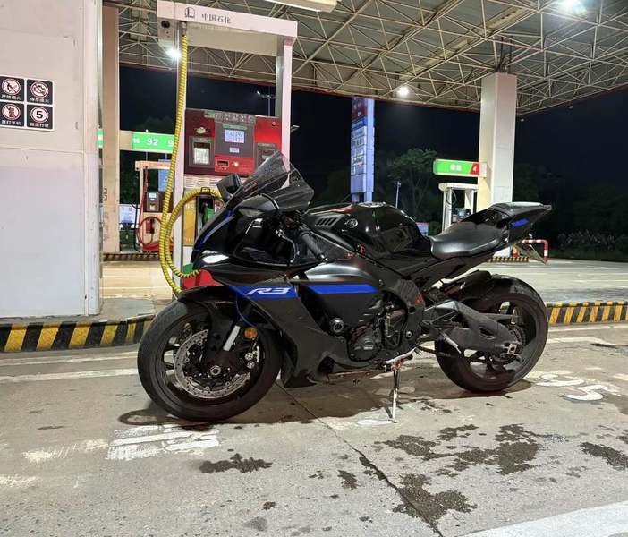雅马哈 YZF-R1