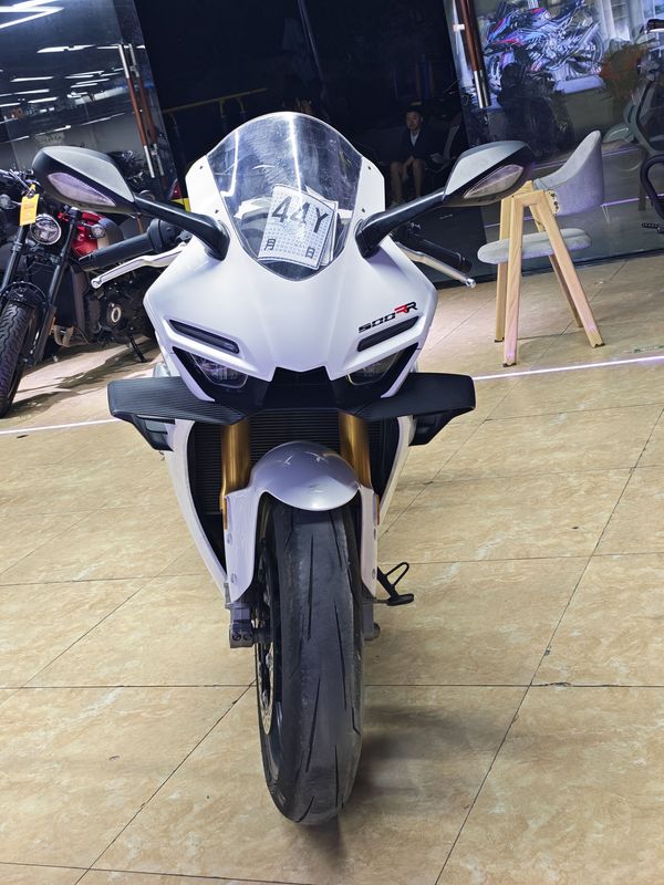 张雪机车 500RR