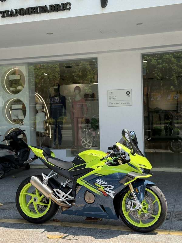 张雪机车 500RR