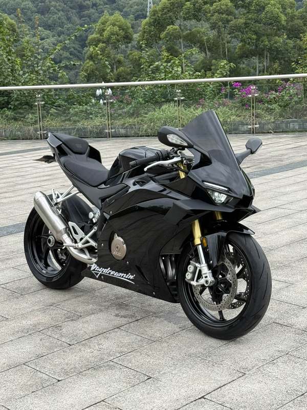 张雪机车 500RR