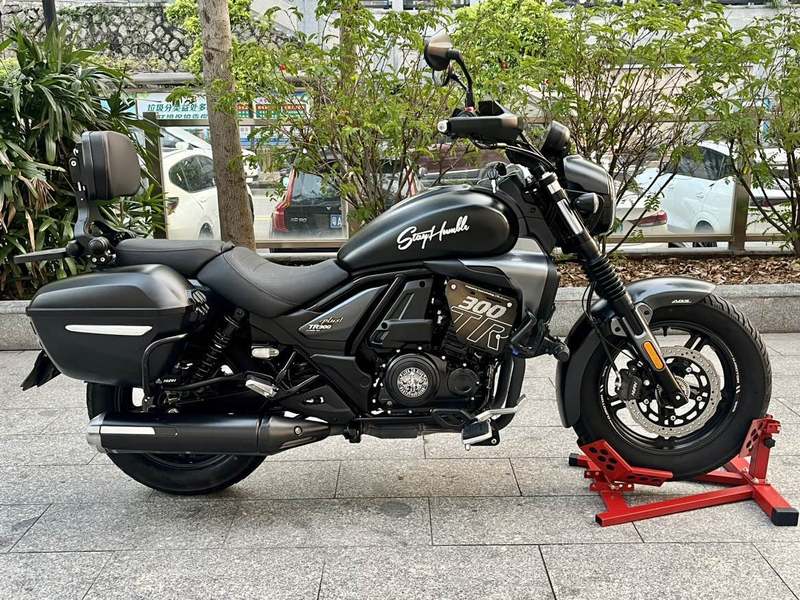 豪爵 TR300