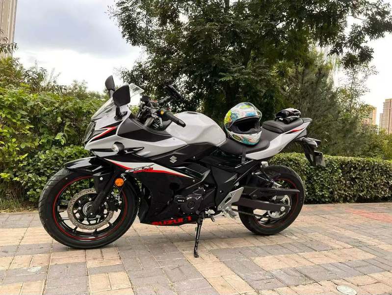 豪爵铃木 GSX250R