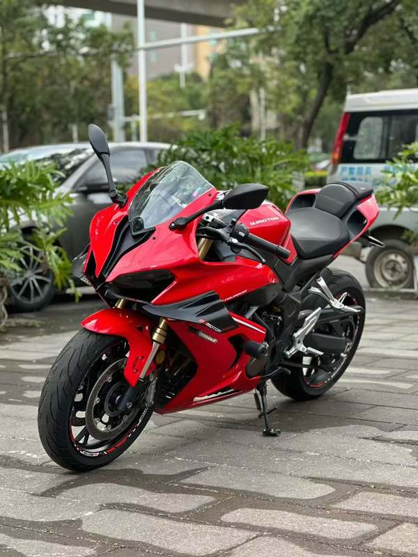 QJMOTOR 赛800