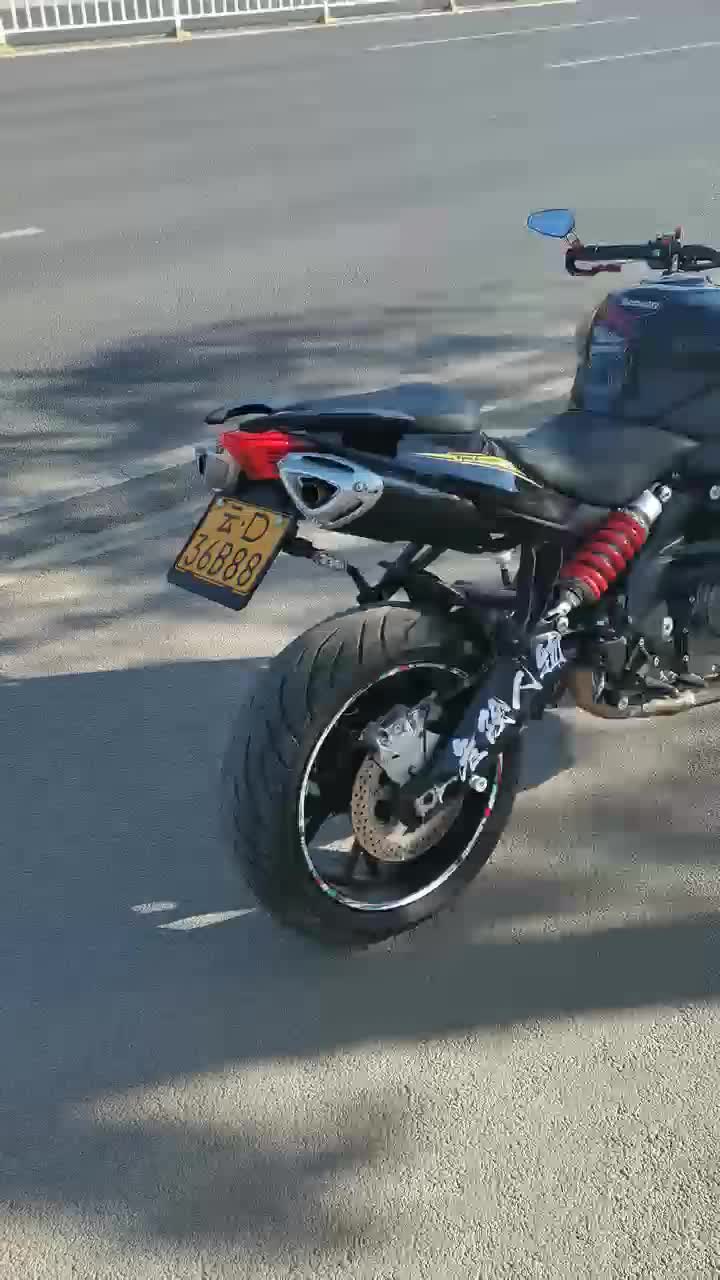 贝纳利 TNT600i
