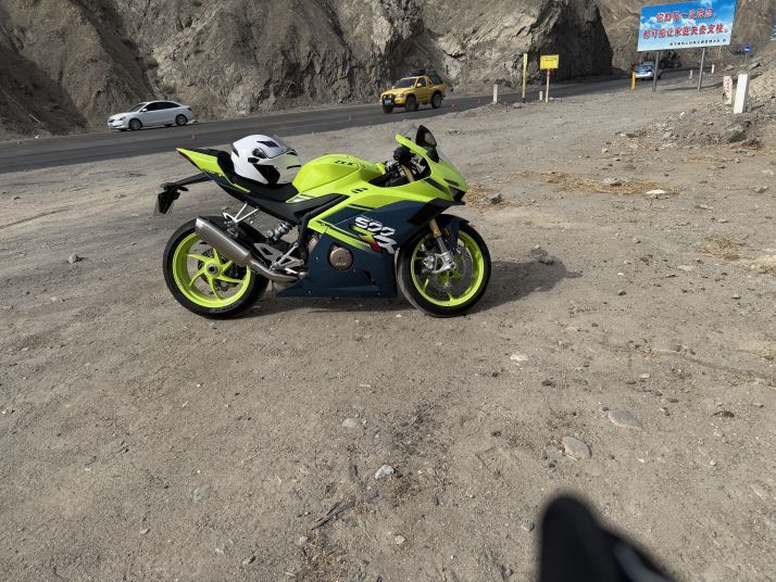 张雪机车 500RR