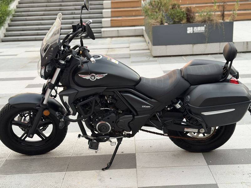 豪爵 TR300