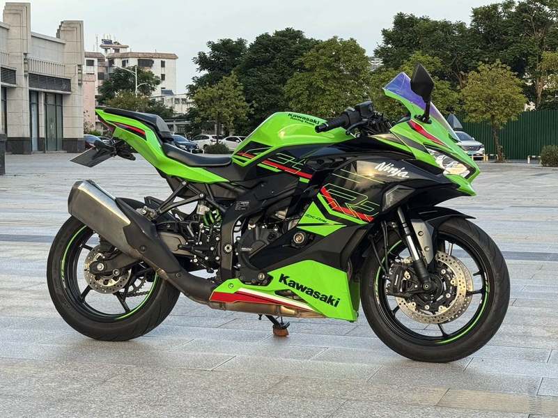 川崎 ZX-4R