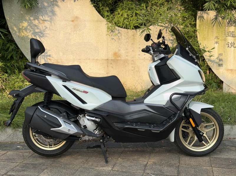 SYM三阳 Husky ADV 300
