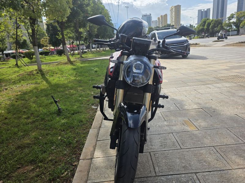 QJMOTOR 追600