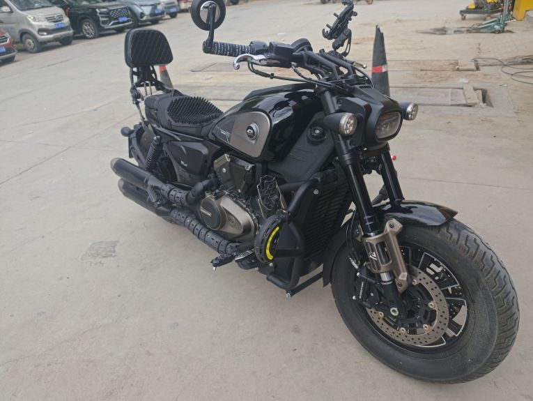 QJMOTOR 闪600