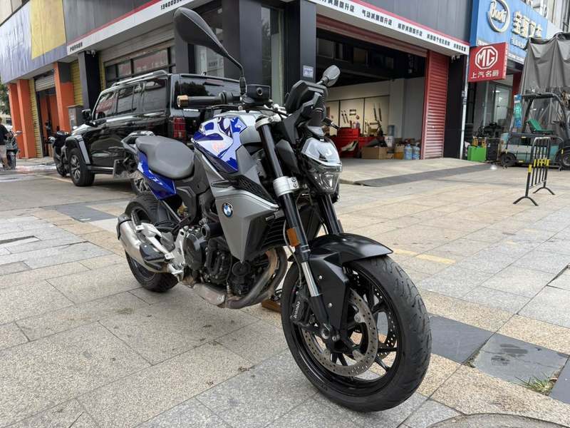 宝马 F 900 R