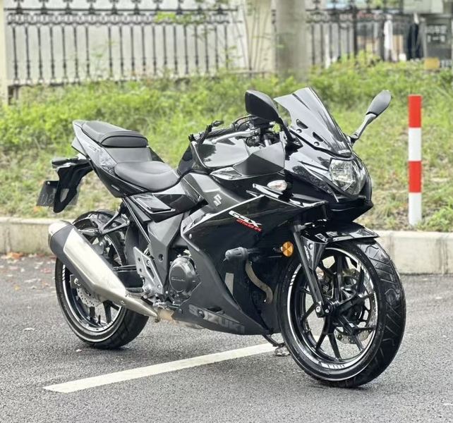 豪爵铃木 GSX250R
