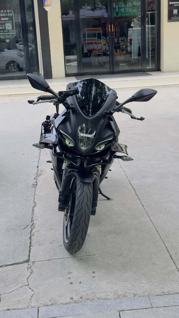 贝纳利 龙卷风 Tornado 302R