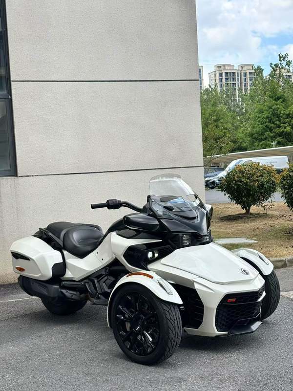 庞巴迪 Spyder F3 