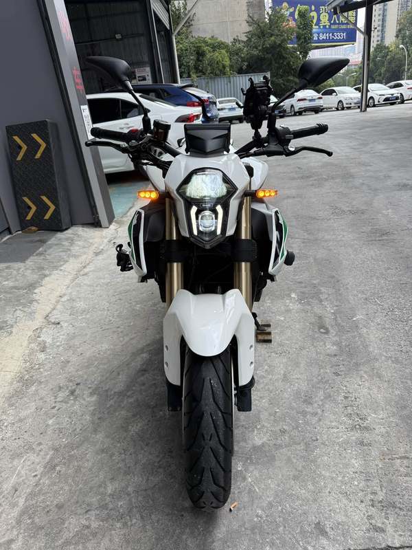 贝纳利 TNT600i