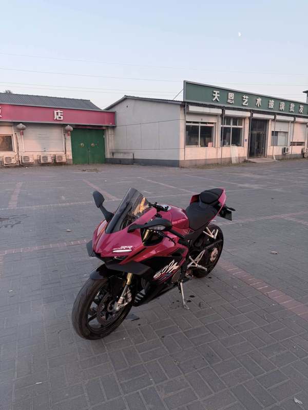 张雪机车 500RR
