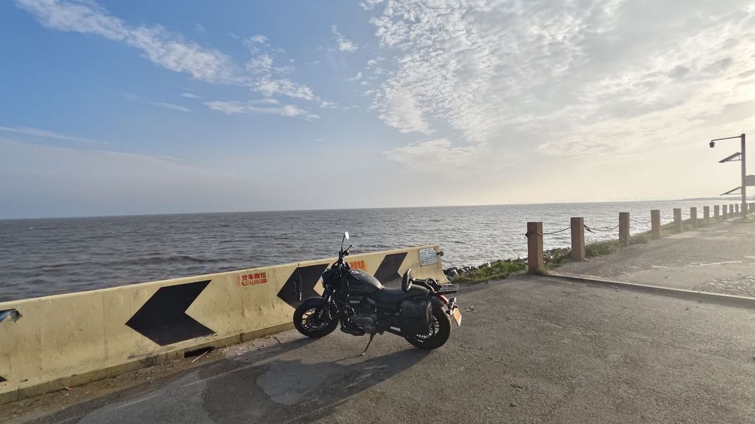QJMOTOR 闪300S