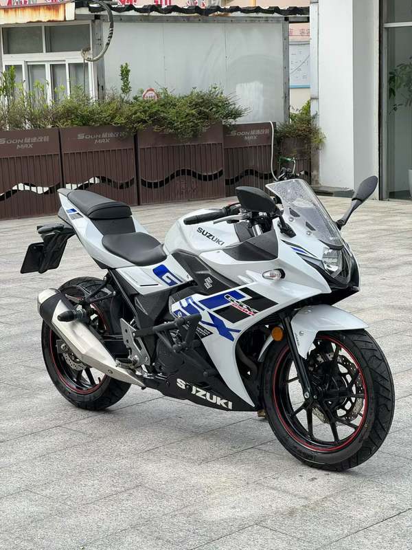 豪爵铃木 GSX250R