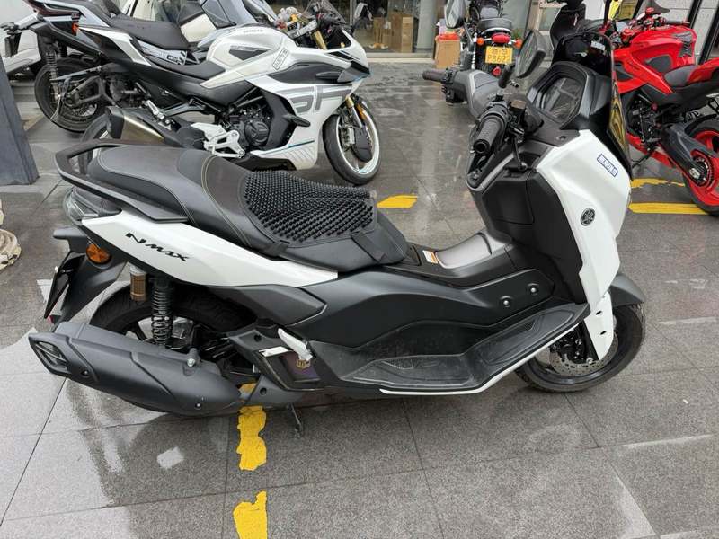 雅马哈 NMAX