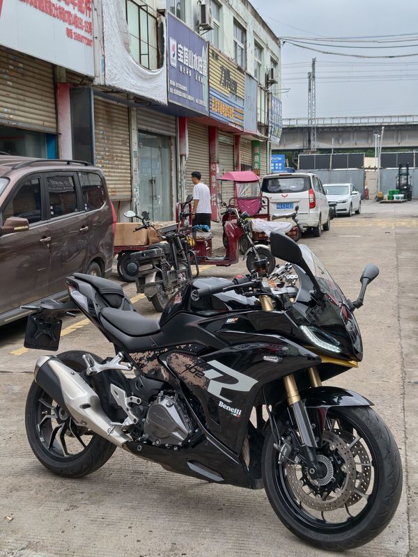 贝纳利 龙卷风 Tornado 402R