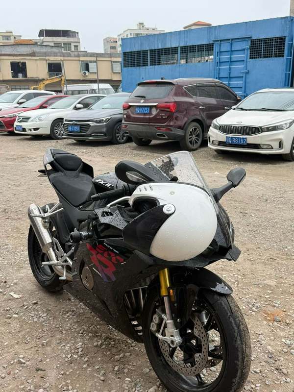 张雪机车 500RR