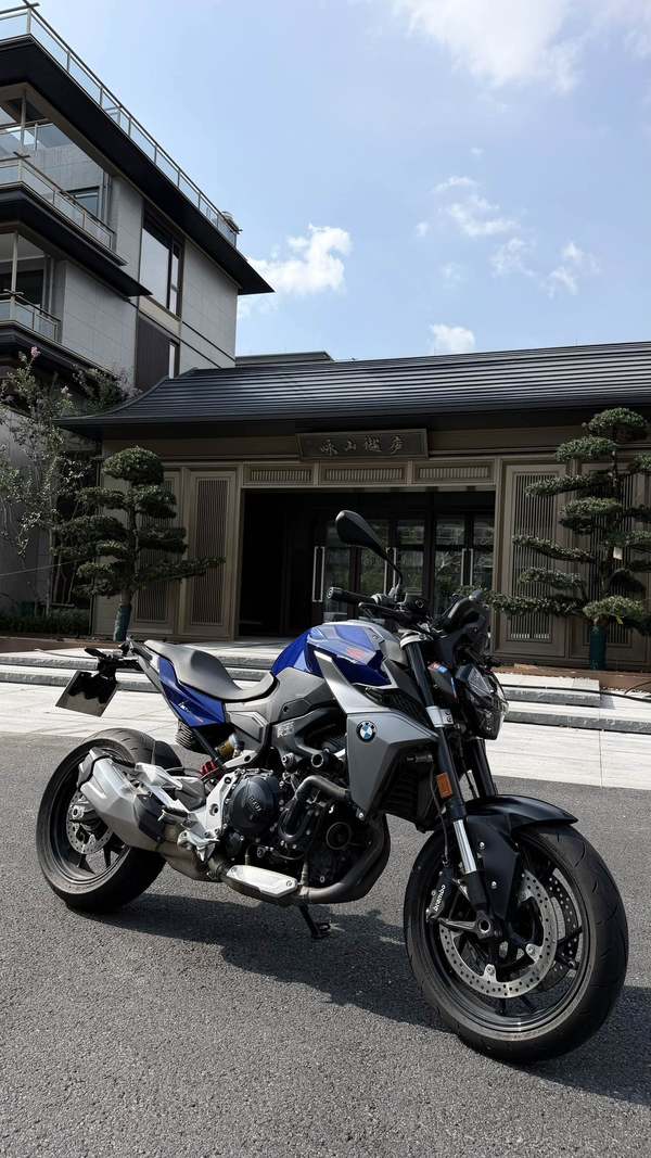 宝马 F 900 R