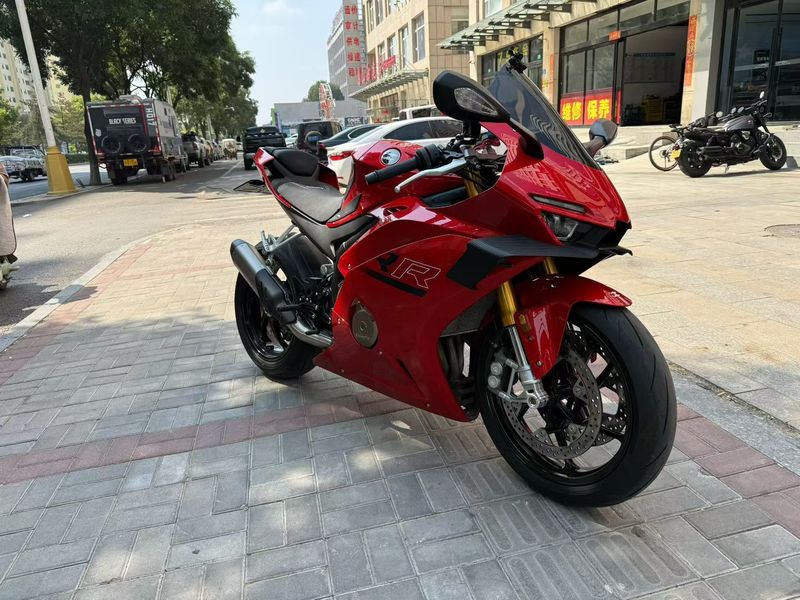 张雪机车 500RR