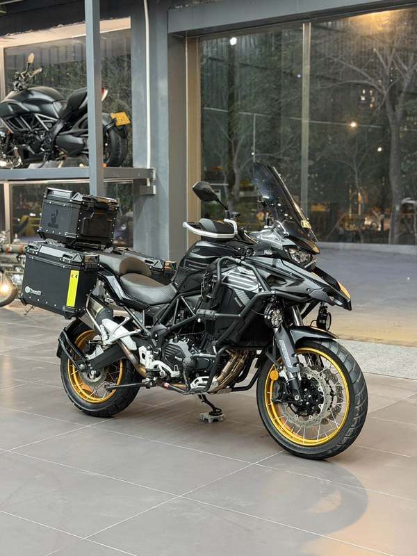 贝纳利 TRK552