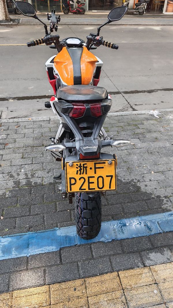 五羊本田 CB190R 暴锋眼