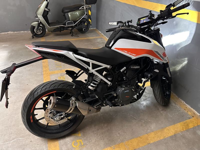 KTMR2R 390 Duke