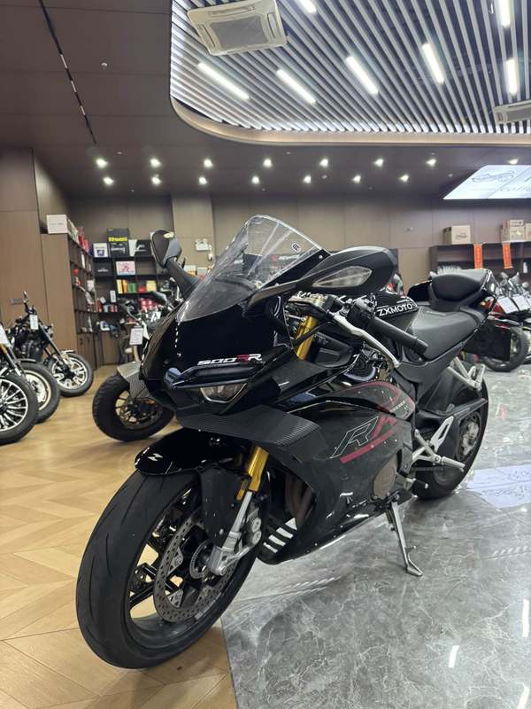 张雪机车 500RR