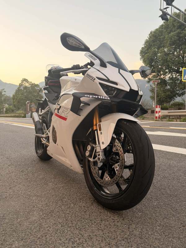 张雪机车 500RR