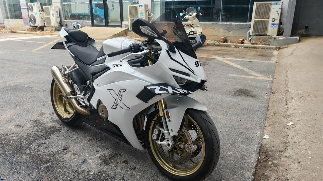 张雪机车 500RR