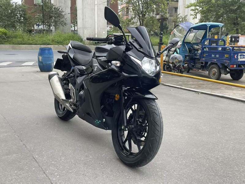 豪爵铃木 GSX250R