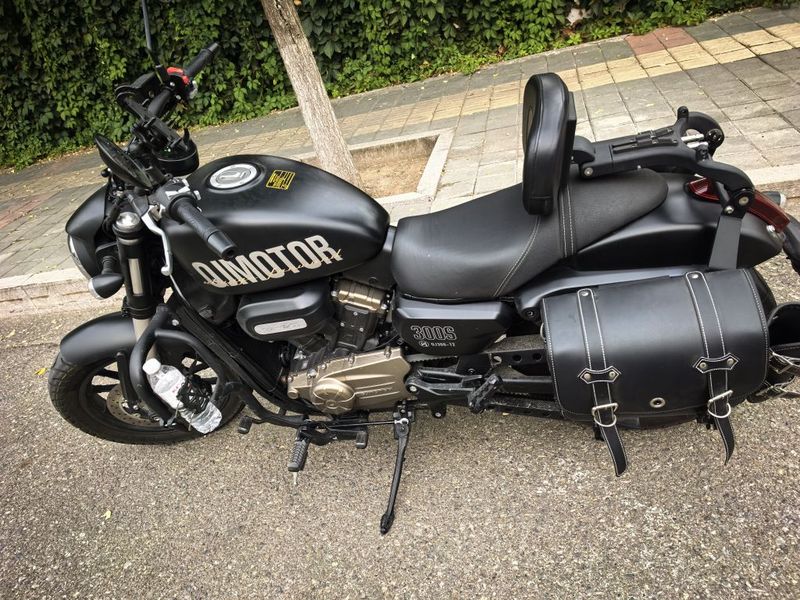QJMOTOR 闪300S
