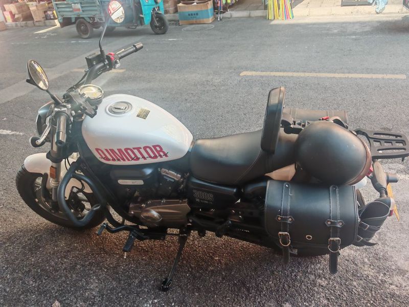 QJMOTOR 闪300S