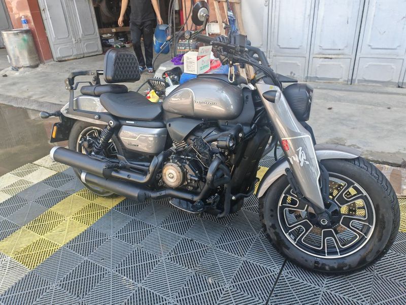 QJMOTOR 闪400