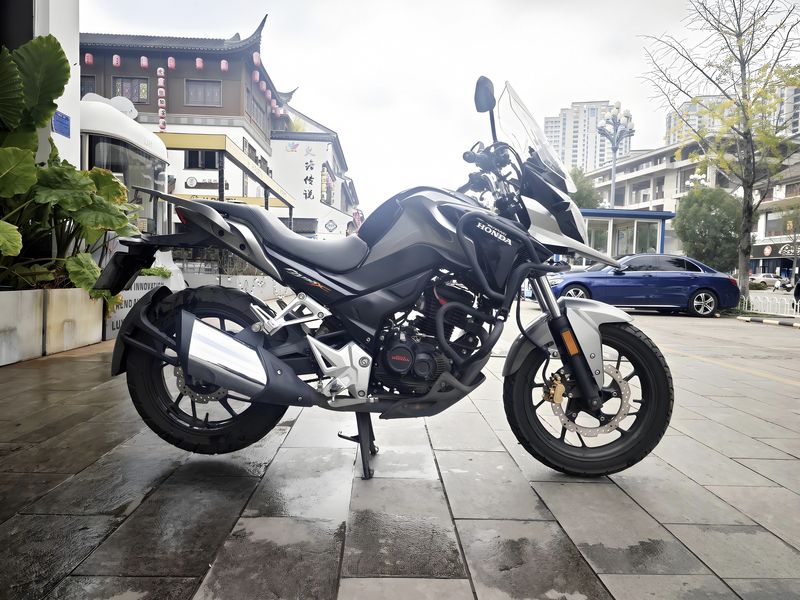 五羊本田 猛鸷 CB190X