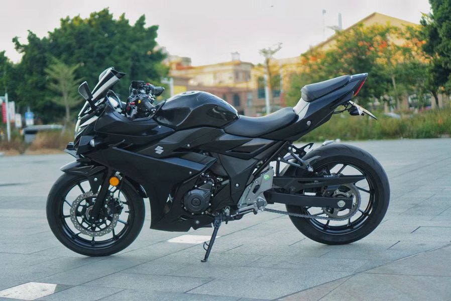 豪爵铃木 GSX250R