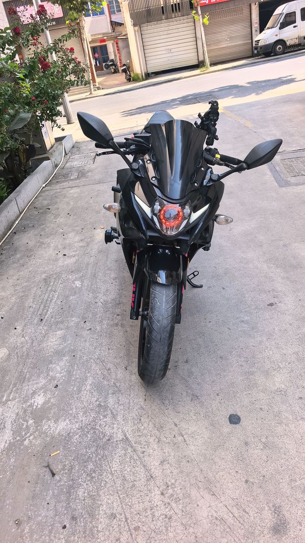 豪爵铃木 GSX250R