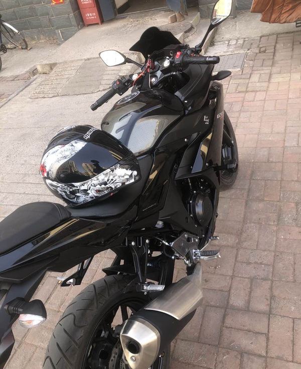 豪爵铃木 GSX250R