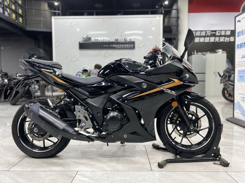 豪爵铃木 GSX250R